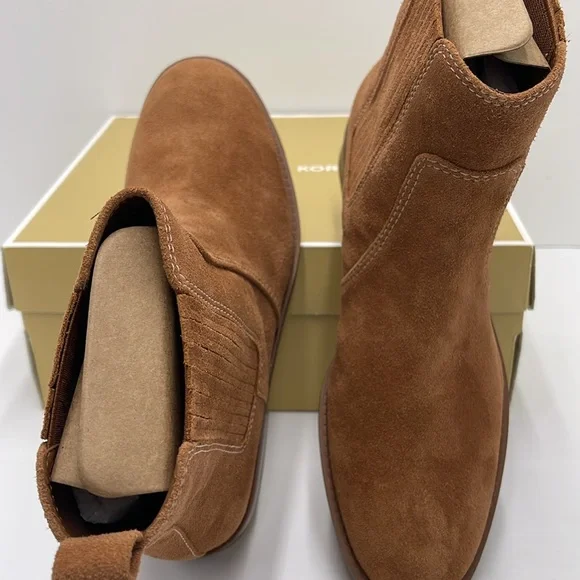 MICHAEL KORS ELLA FLAT BOOTIE SUEDE
49F4ELFE5S
LUGGAGE - Picture 12 of 16